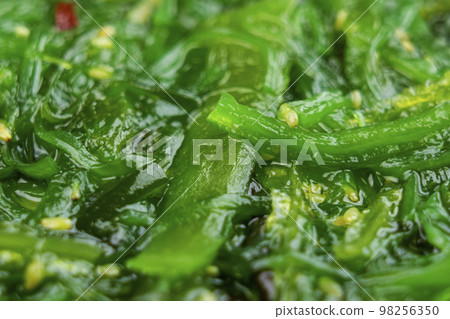 Delicious marinated green wakame seaweed salad - Stock Photo [98256350]  - PIXTA