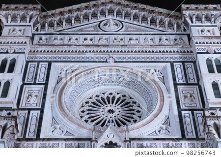 View of the Florence Cathedral, Cattedrale di Santa Maria del Fiore, Florence, Italy 98256743