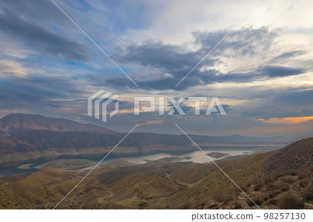 Azat reservoir with Yeranos mountain range in the background. Beautiful dramatic colorful cloudy sunset in a rocky canyon. Azat reservoir with Yeranos mountain range in the background. Beautiful dramatic colorful cloudy sunset in a rocky canyon. 98257130