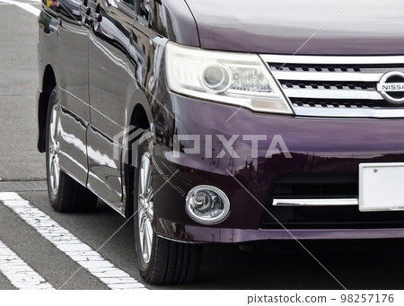 汽車形象 日產 3rd generation Serena 前罩 98257176