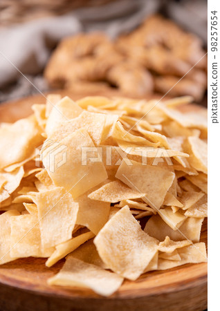 Bread chips, a typical appetizer for aperitivo, dinner in southern Italy and Sardinia. Thin baked Bread chips, a typical appetizer for aperitivo, dinner in southern Italy and Sardinia. Thin baked 98257654