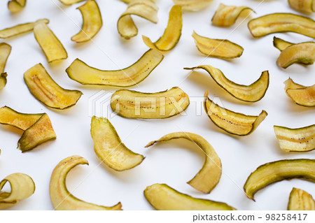 Green banana chips with peel 98258417