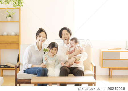 Happy family 98259916