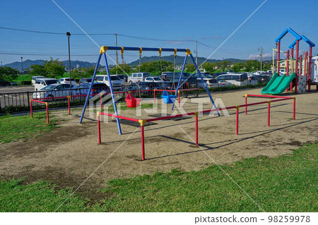 Everyday scenery of a park in a residential area 98259978