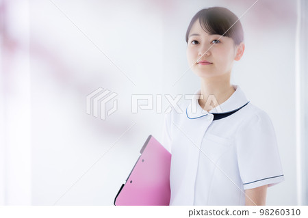 Portrait of a medical nurse 98260310