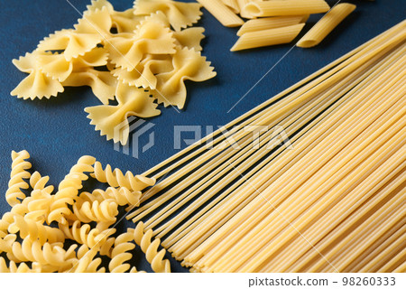 different types of pasta 98260333