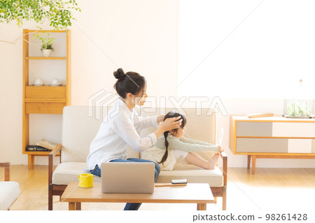 happy mother and daughter portrait happy mother and daughter portrait 98261428