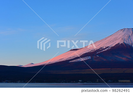 山中湖的紅富士山』 98262491