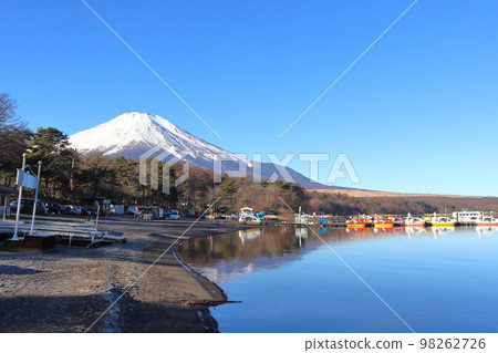 Lake Yamanaka swan boat and Mt. Fuji Lake Yamanaka swan boat and Mt. Fuji 98262726