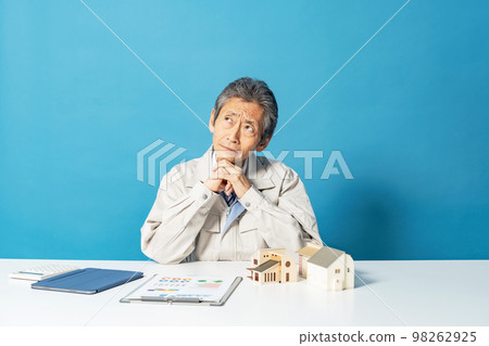 Thinking worker, architect, designer 98262925