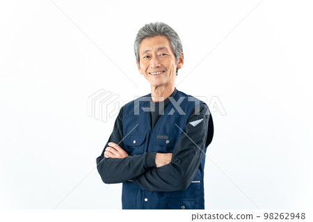 微笑的抱臂高級工匠 微笑的抱臂高級工匠 98262948