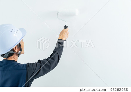A craftsman who paints walls, a painter, a painter 98262988