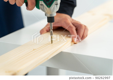 男士用電動螺絲刀擰緊螺絲木匠DIY 男士用電動螺絲刀擰緊螺絲木匠DIY 98262997