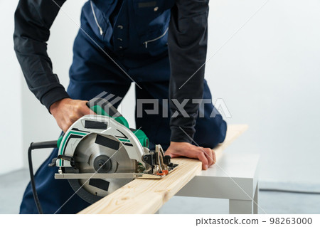男木匠DIY用圓鋸切木頭 98263000