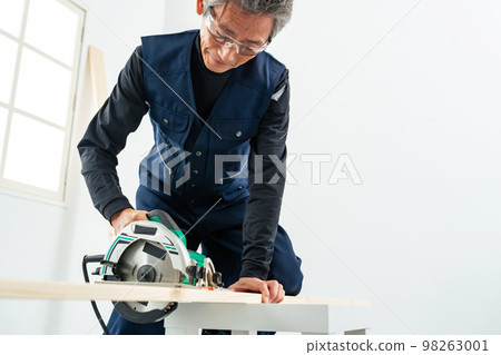 男木匠DIY用圓鋸切木頭 98263001