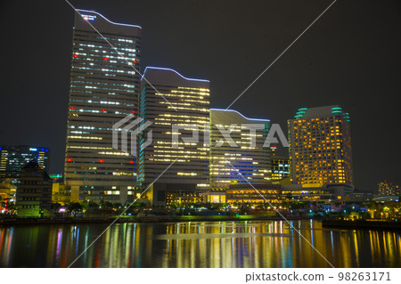 橫濱港未來的夜景 橫濱港未來的夜景 98263171