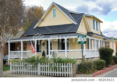 加利福尼亞州萊特蘭洛杉磯附近的維多利亞式獨戶住宅 加利福尼亞州萊特蘭洛杉磯附近的維多利亞式獨戶住宅 98263613