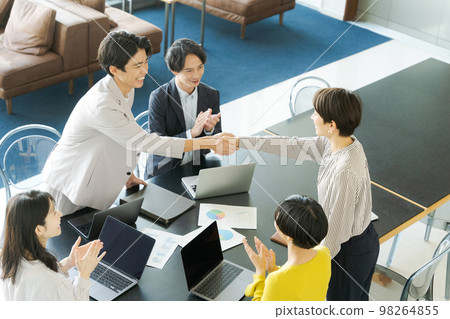 Large meeting scene 98264855