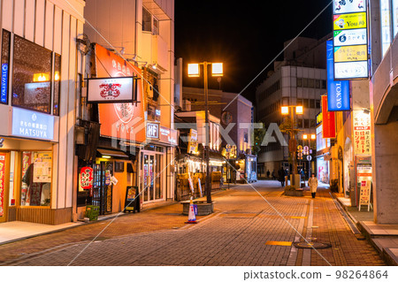 《長野縣》長野站前2-鐵道街，夜晚的餐廳街 98264864