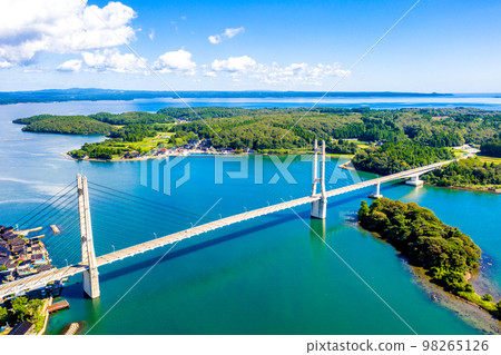 諾托島和雙子橋(諾托島在右邊,遠處就是諾托半島) 諾托島和雙子橋(諾托島在右邊,遠處就是諾托半島) 98265126