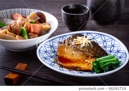 Boiled mackerel and sake Boiled mackerel and sake 98265719