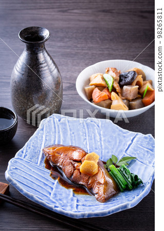 煮比目魚和清酒 98265811