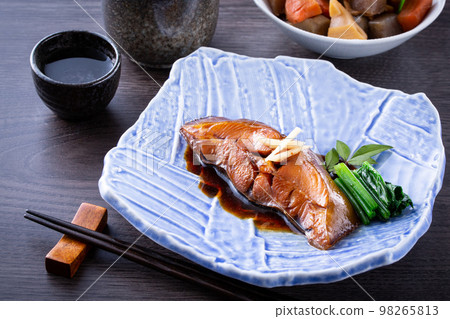 煮比目魚和清酒 98265813