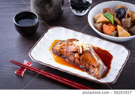 Boiled flatfish and sake 98265857