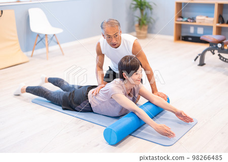 Personal gym Middle-aged woman Personal gym Middle-aged woman 98266485