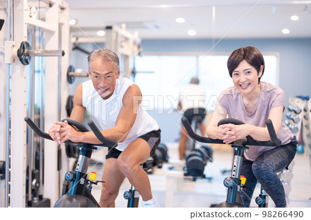 健身車中間夫婦 98266490