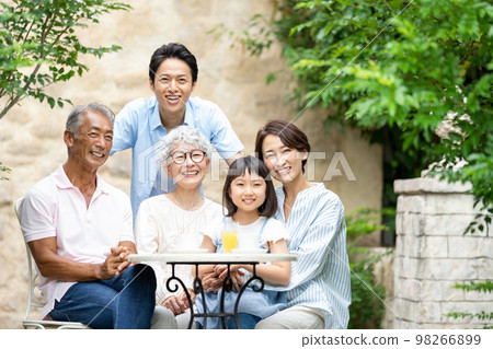 Three generation family parent and child 98266899