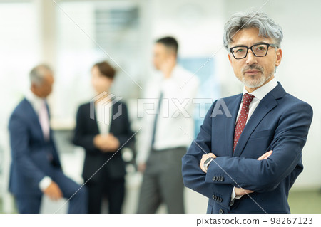 業務中間商 98267123