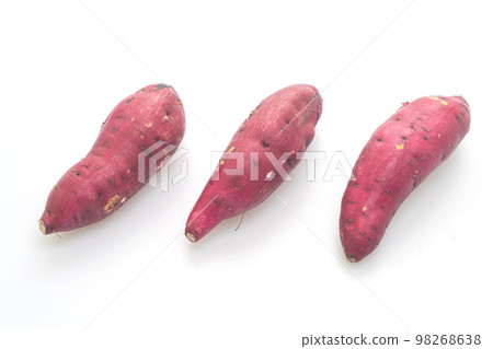 fresh Japanese sweet potatoes on white background fresh Japanese sweet potatoes on white background 98268638