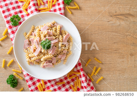 spiral pasta mushroom cream sauce with ham 98268650