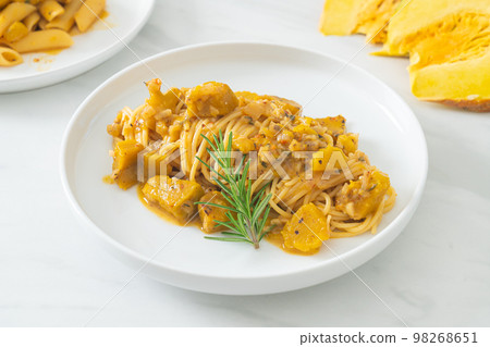 pumpkin spaghetti pasta alfredo sauce 98268651