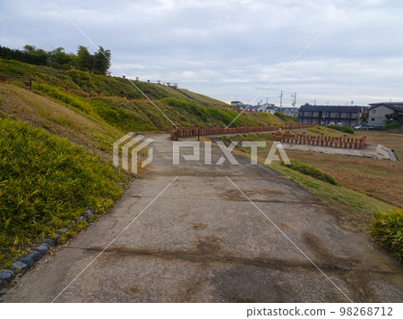 Egaiyama Burial Mound [Shoryuji Temple, Nagaokakyo City, Kyoto Prefecture] November 2022 98268712