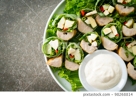 vegetables wrap or salad rolls with creamy salad sauce 98268814