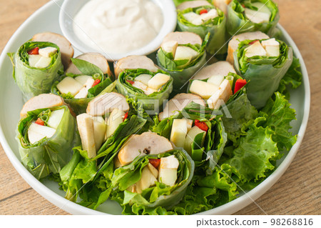vegetables wrap or salad rolls with creamy salad sauce 98268816