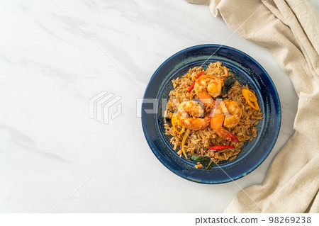 shrimps fried rice with herbs and spices 98269238