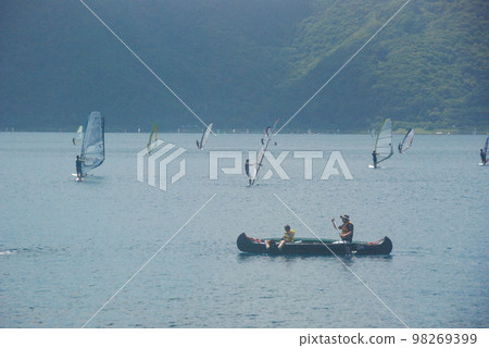 Windsurfing and kayaking (Lake Motosu / Fujikawaguchiko Town, Minamitsuru District, Yamanashi Prefecture, Minobu Town, Minamikoma District) Windsurfing and kayaking (Lake Motosu / Fujikawaguchiko Town, Minamitsuru District, Yamanashi Prefecture, Minobu Town, Minamikoma District) 98269399