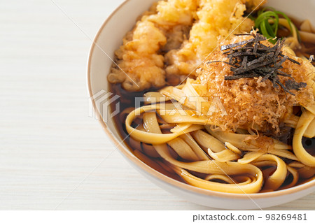 Japanese ramen noodles with shrimps tempura 98269481