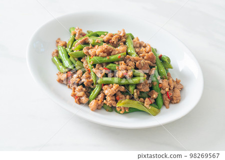 stir-fried french bean or green bean with minced pork stir-fried french bean or green bean with minced pork 98269567
