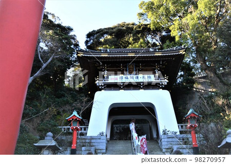 Enoshima Shrine 98270957