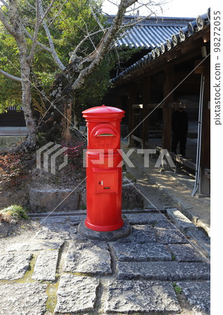 Okayama Okayama City Scenery with a round mailbox (Kibitsu Shrine precincts) Okayama Okayama City Scenery with a round mailbox (Kibitsu Shrine precincts) 98272055