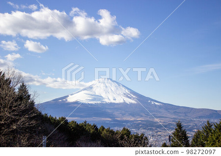 Fuji in early winter as seen from Gotemba Otome Pass Fuji in early winter as seen from Gotemba Otome Pass 98272097