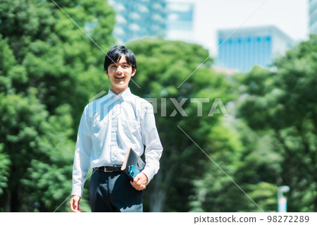 A businessman who does sales inside and outside the strong sunlight 98272289