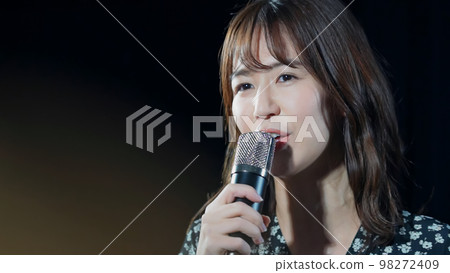 A woman singing in the spotlight Live concert Karaoke A woman singing in the spotlight Live concert Karaoke 98272409