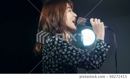 A woman singing in the spotlight Live concert Karaoke A woman singing in the spotlight Live concert Karaoke 98272413