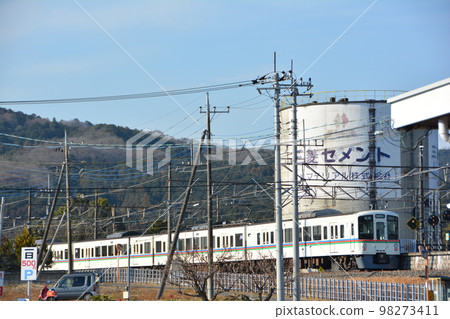 韓國站2023年1月3日三菱水泥罐和火車 韓國站2023年1月3日三菱水泥罐和火車 98273411
