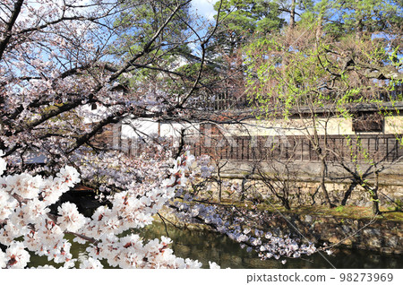 Old houses and sakura flowers, Kurashiki canal in Bikan district, Kurashiki city, Japan Old houses and sakura flowers, Kurashiki canal in Bikan district, Kurashiki city, Japan 98273969